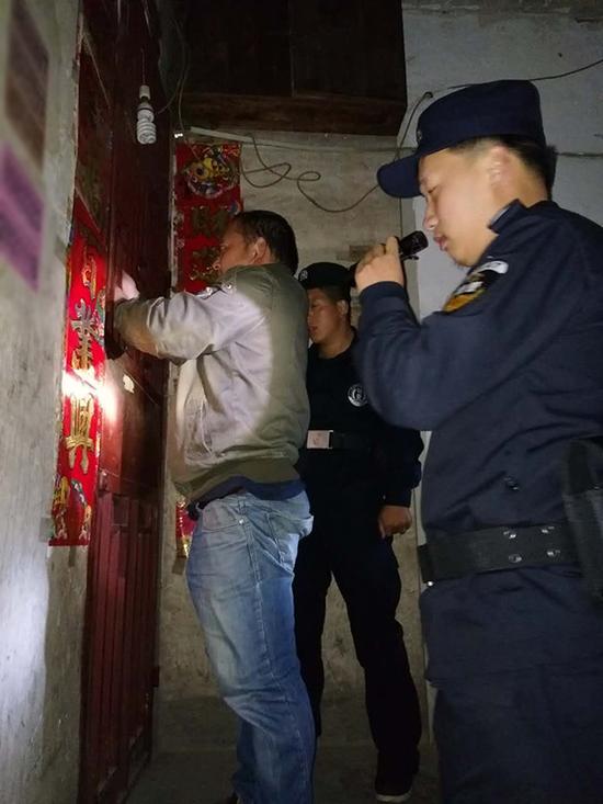 齐齐哈尔粗心妈妈误将幼女锁家中 